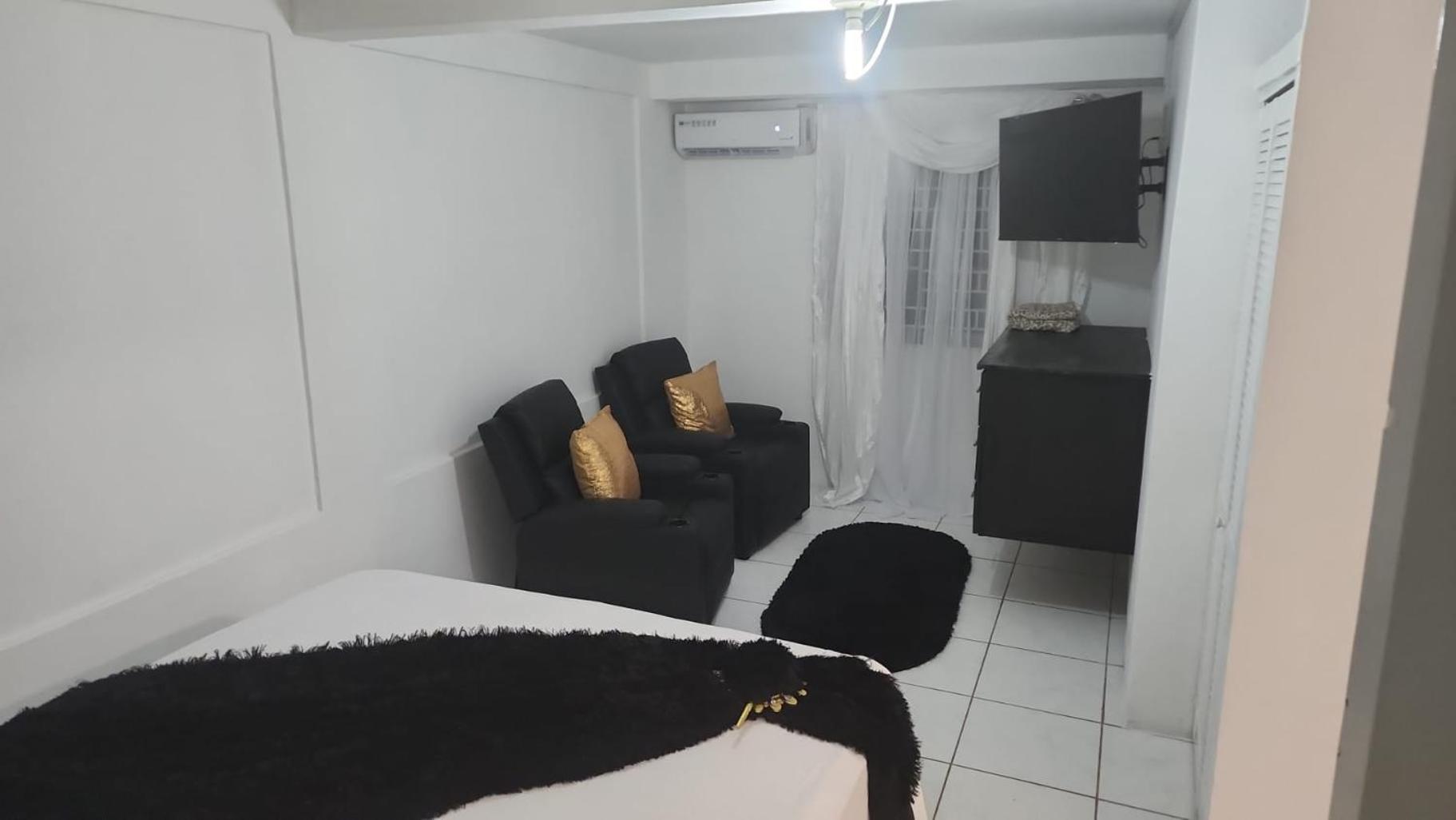 11Onessex2 In The Heart Of Kingston Jamaica Exterior foto